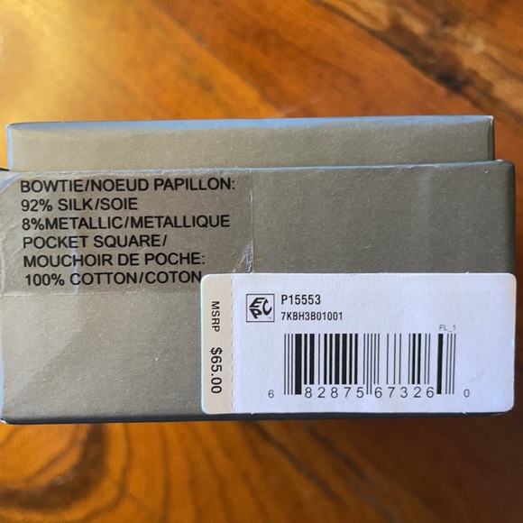 NWT - Michael Kors Bow Tie & Pocket Square Set - Picture 6 of 6